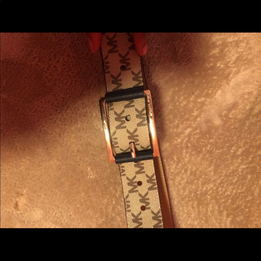 Michael kors belt size L worn once